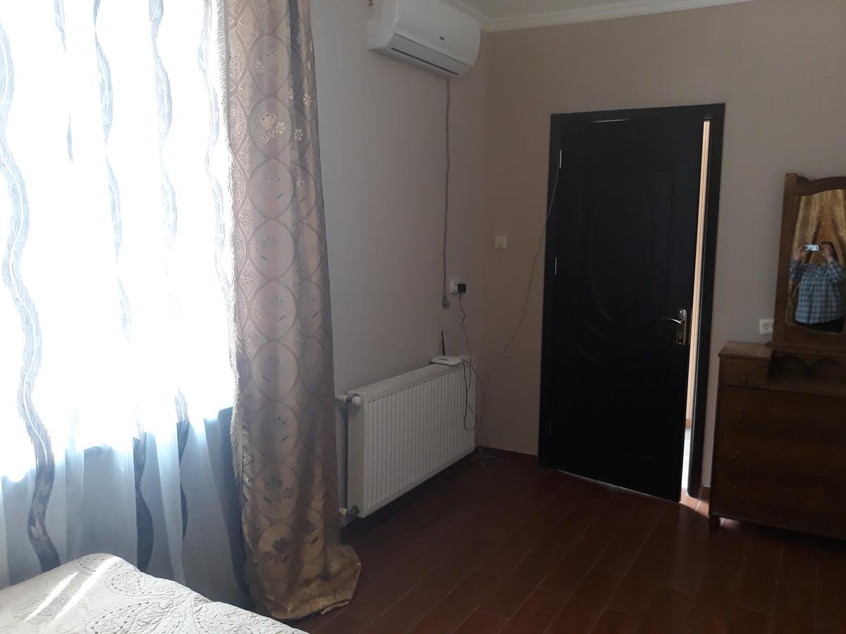 Guesthouse Gia Tbilisi Exterior photo