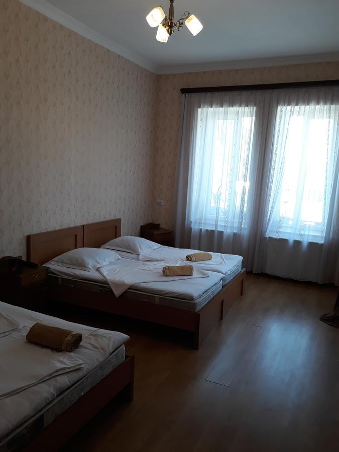 Guesthouse Gia Tbilisi Exterior photo