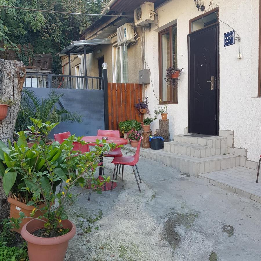 Guesthouse Gia Tbilisi Exterior photo