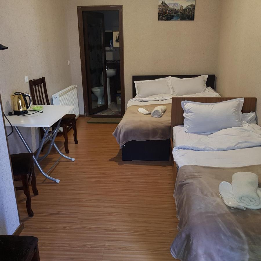 Guesthouse Gia Tbilisi Exterior photo