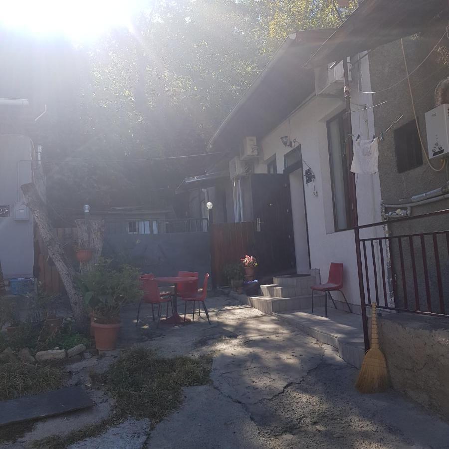 Guesthouse Gia Tbilisi Exterior photo